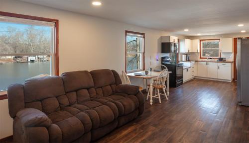 Goodsprings House | Lake House