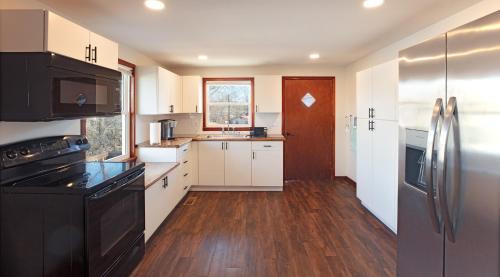 Goodsprings House | Lake House