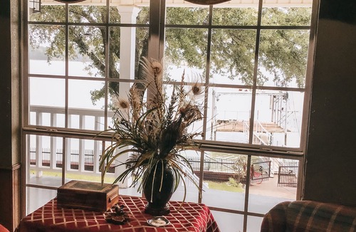 Bridgeport House | Lake house