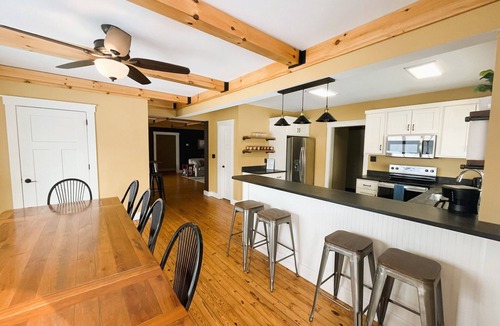 Logan Cabin | Lake House Villa by HHSW