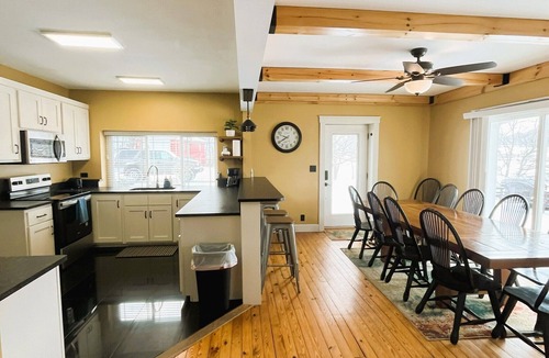 Logan Cabin | Lake House Villa by HHSW