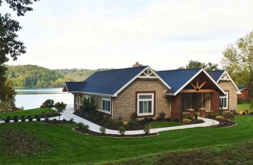 Logan Cabin | Lake House Villa by HHSW