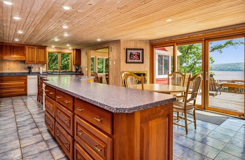 Grange Landing House | Lake house w/indr pool and jacuzzi