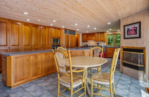 Grange Landing House | Lake house w/indr pool and jacuzzi