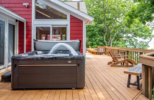 Grange Landing House | Lake house w/indr pool and jacuzzi