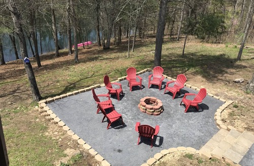Hedgesville House | Lake House w/Pool and King Bed, Fishing - Dogs OK