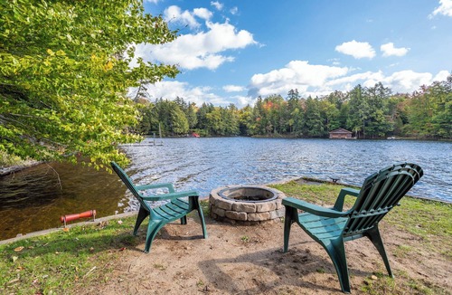 Town of Webb House | Lake House Waterfront 4 bed 3 bath house w/dock & firepit .5 miles to Old Forge