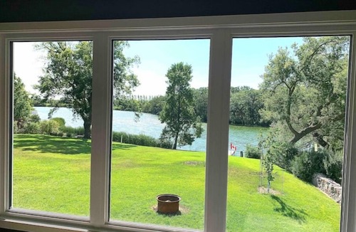 Killarney House | Lake House with a Beautiful Waterfront View