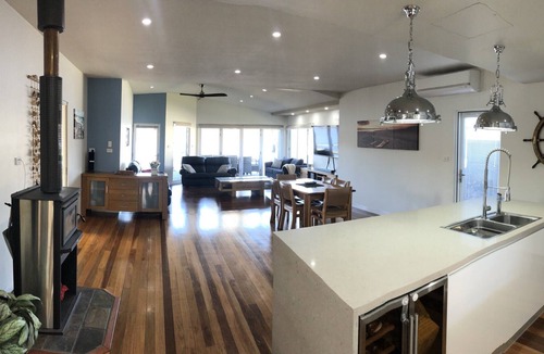 Burrill Lake House | Lake House with Absolute Waterfront and Private Jetty