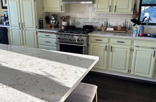 Lacey House | Lake house with AC