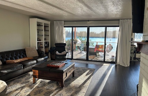 Lacey House | Lake house with AC