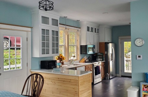 Cuba Cottage | Lake house with lots of room. Additional charge for large groups.