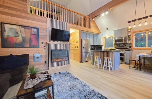 Irons House | Lake House with Private Beach Where Sunsets Mesmerize <>