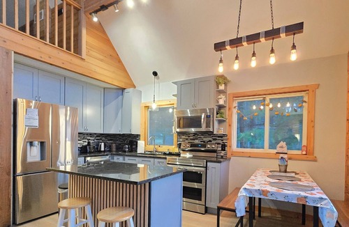 Irons House | Lake House with Private Beach Where Sunsets Mesmerize <>