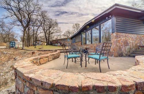 Locust Grove House | Lake Hudson Home w/Patio in Locust Grove