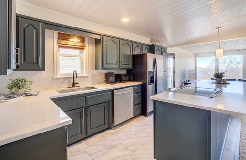 Locust Grove Cabin | Lake Hudson Home w/Patio in Locust Grove