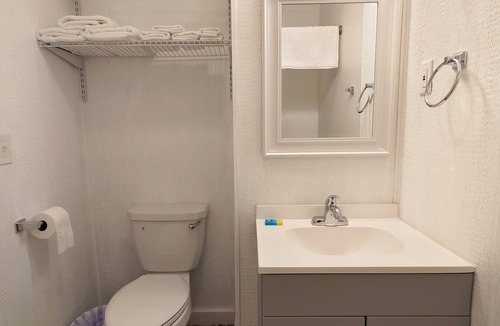 Adair Hotel | Lake Hudson Inn