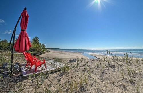 De Tour Village House | Lake Huron Home w/Direct Beach Access!