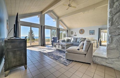 De Tour Village House | Lake Huron Home w/Direct Beach Access!