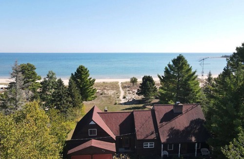 Alpena House | Lake Huron|Private Sandy Beach|Explore a Shipwreck