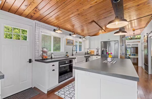 Kincardine Cottage | Lake Huron Shore Retreat