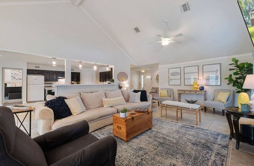 New Braunfels House | Lake It Easy.5BR Waterfront Home, Dock, Deck and Game Area