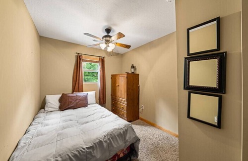 Flat Hollow Marina House | Lake It Easy Lakefront w/double dock + hot tub