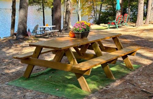 East Wakefield House | Lake Ivanhoe Family Escape with Fire Pit!