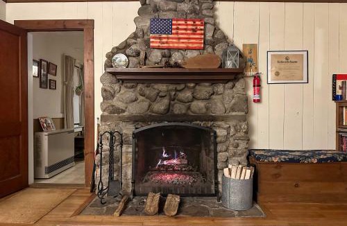 East Wakefield House | Lake Ivanhoe Family Escape with Fire Pit!