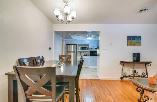 Lake Jackson House | Lake Jackson Home w/Yard, 14 Mi to Beaches!