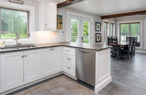 Muskoka Lakes Cottage | Lake Joseph Haven! Cottage, Boathouse, Bunkie, Hot Tub, Sauna & Putting Green!