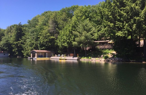 Muskoka Lakes Cottage | Lake Joseph Muskoka - 3BR+ Waterfront Cottage