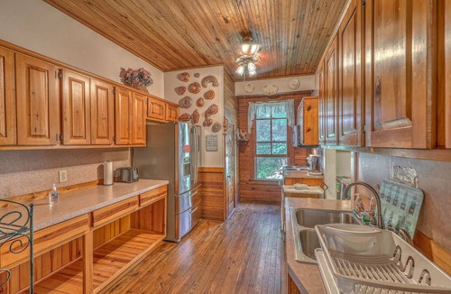 Lake Junaluska Cabin | Lake Junaluska 14 Bedroom Inn, Perfect for Reunions, Retreats, Weddings & More!