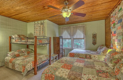 Lake Junaluska Cabin | Lake Junaluska 14 Bedroom Inn, Perfect for Reunions, Retreats, Weddings & More!