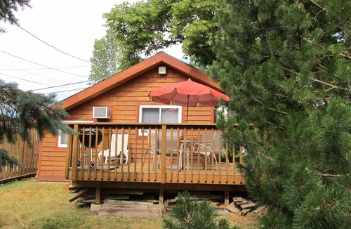 Stoughton Cottage | Lake Kegonsa cedar efficiency cottage