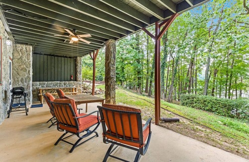 Gainesville House | Lake Lanier Escape - Gainesville Lakefront stay