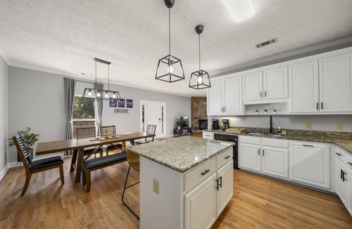 Gainesville House | Lake Lanier Retreat + Deep Water Dock + Hot Tub