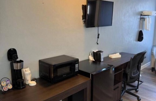Pana Hotel | Lake Lawn Inn