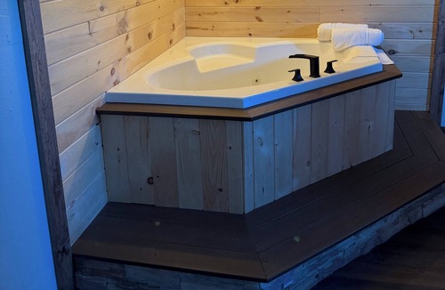 Pana Hotel | Lake Lawn Inn