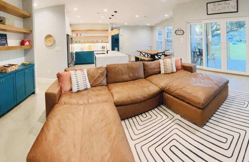 Granite Shoals House | Lake LBJ Waterfront | 5BR | Game Room | Sleeps 16!