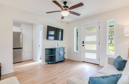Granite Shoals House | Lake LBJ Waterfront Getaway Newly Remodeled Boat Slip Kayaks & Paddleboards