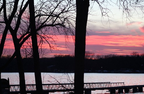 Cedar Lake House | LAKE LIFE #1 W/LAKE ACCESS,PRIVATE BEACH & ENJOY SUNSETS AT THE BACKYARD FIREPIT