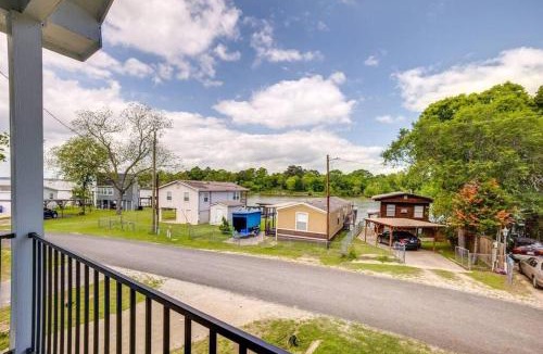 Onalaska House | Lake Livingston Getaway w/ Balcony + Water View!