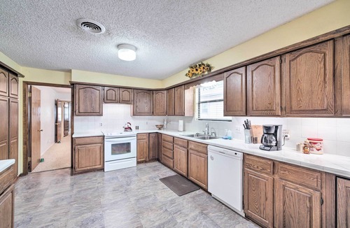 Onalaska House | Lake Livingston Hideaway w/Dock + Gas Grill!