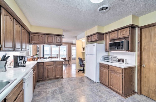Onalaska House | Lake Livingston Hideaway w/Dock + Gas Grill!