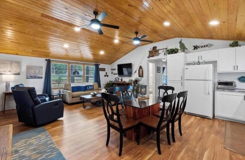 Blanchard House | Lake Livingston Retreat + Firepit/Game Room