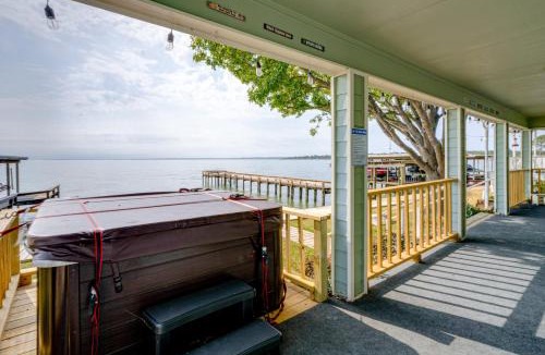 Pointblank House | Lake Livingston w/Hot Tub & Private Pier