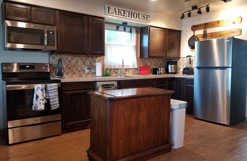 Blanchard Cottage | ‣ Lake Livingston Waterfront House, Sunset views. Deep water, Fishing, Kayaking.