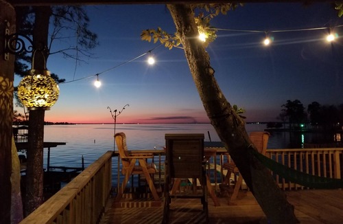 Blanchard Cottage | ‣ Lake Livingston Waterfront House, Sunset views. Deep water, Fishing, Kayaking.