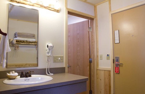 Lake Hotel | Lake Lodge Cabins - Inside the Park